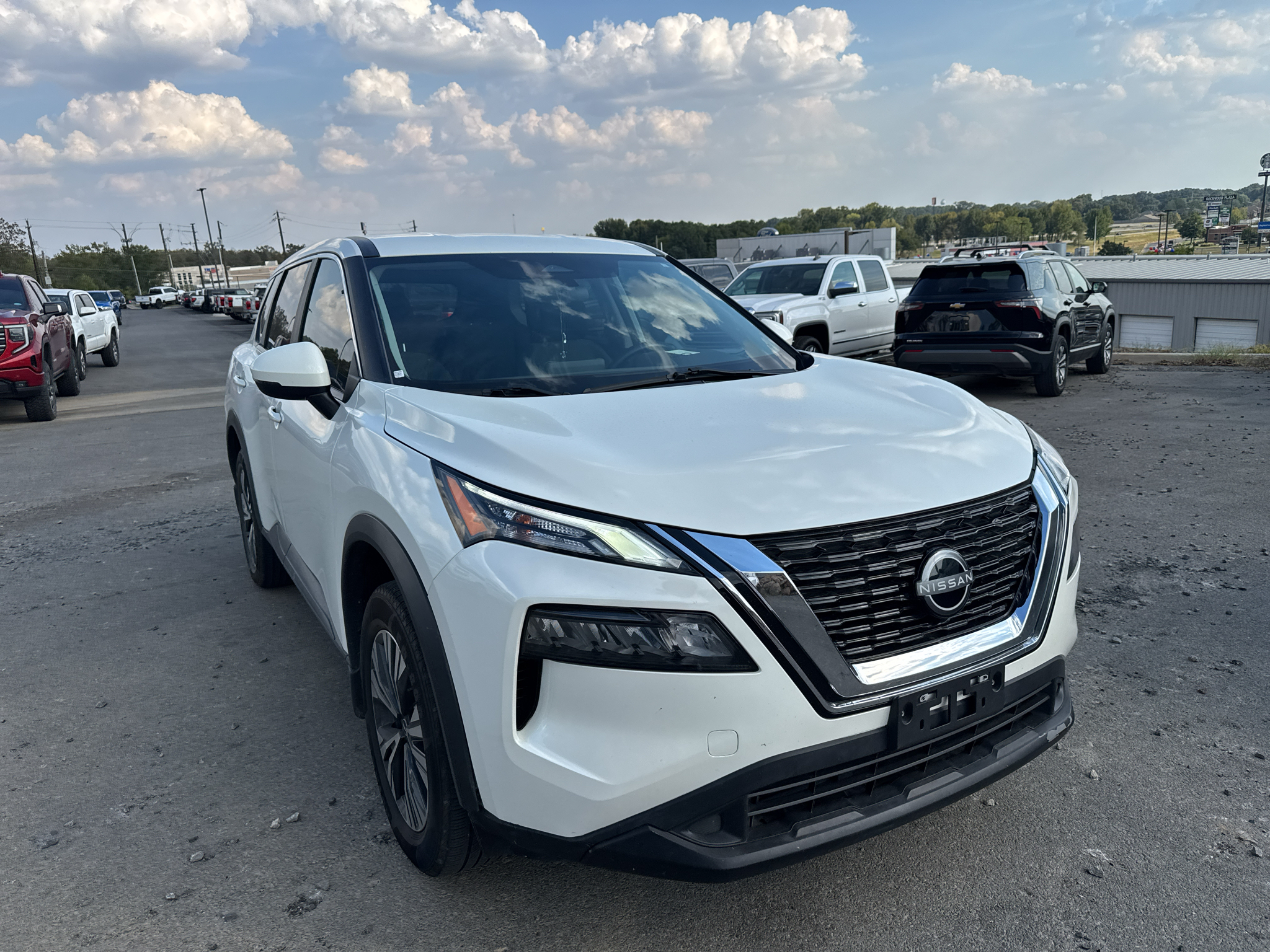 2023 Nissan Rogue SV photo 3