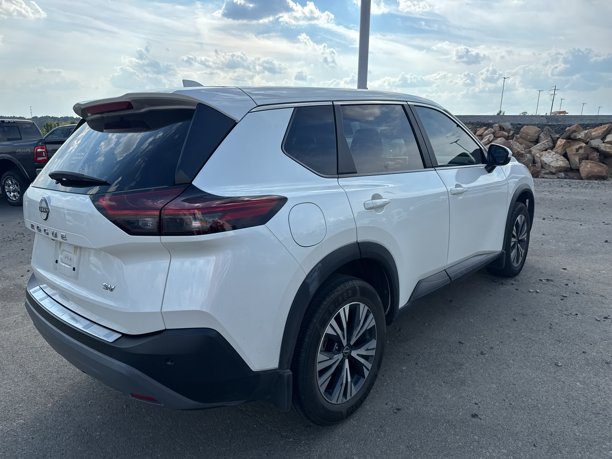 2023 Nissan Rogue SV photo 6
