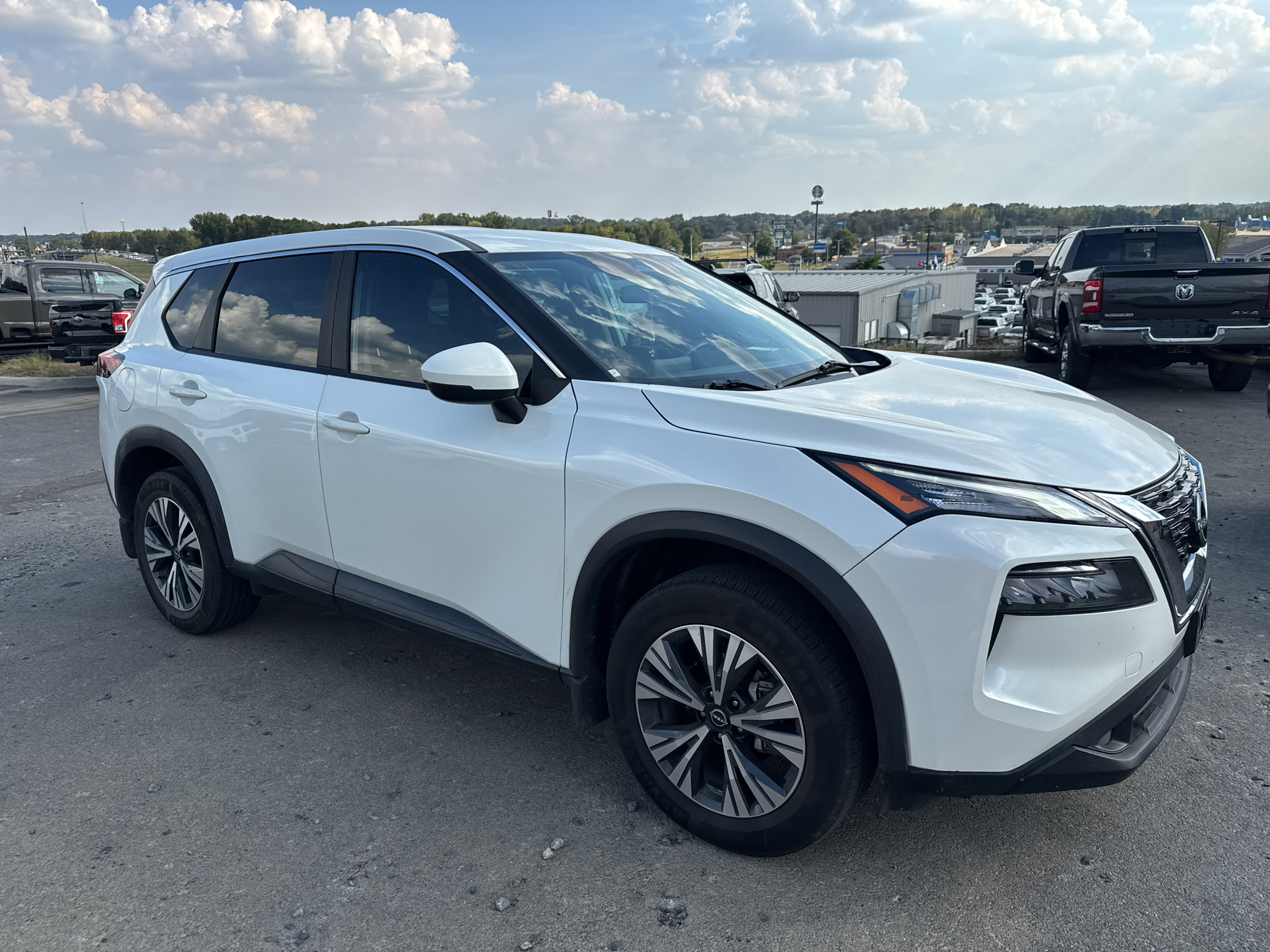 2023 Nissan Rogue SV photo 4