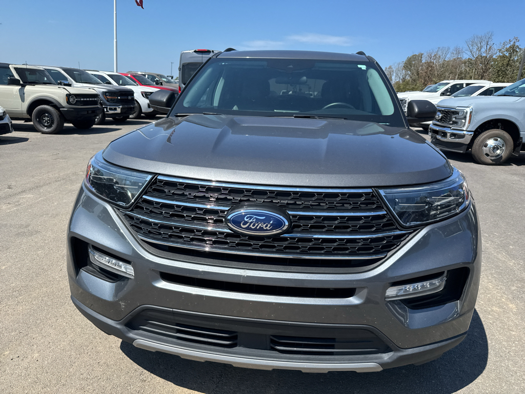 2023 Ford Explorer XLT photo 2