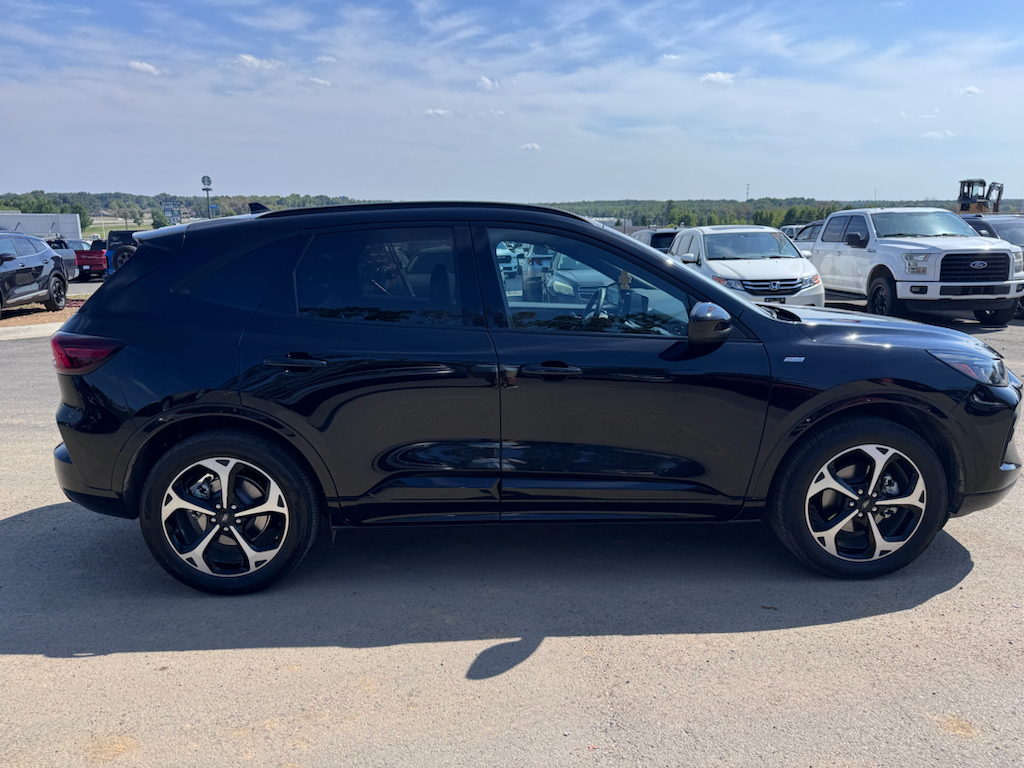 2025 Ford Escape ST-Line Elite photo 4