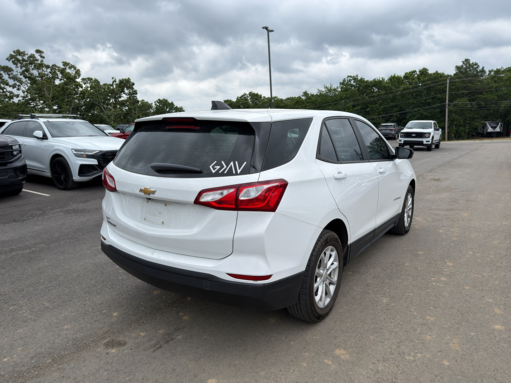 2020 Chevrolet Equinox LS photo 3