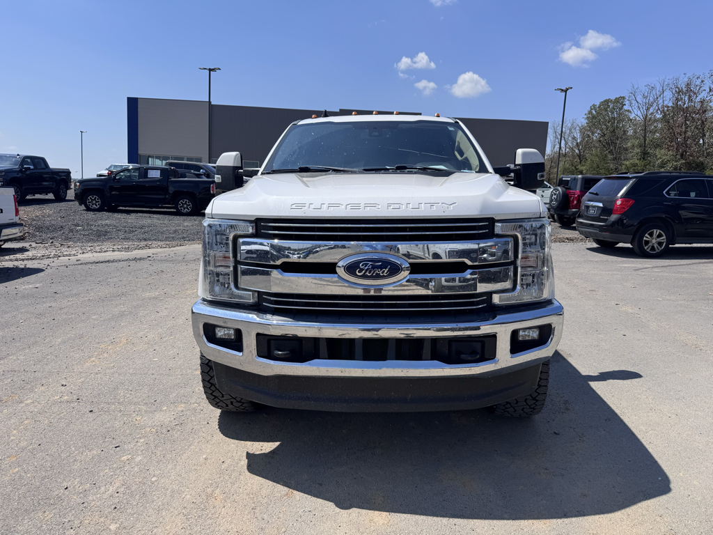 2019 Ford F-250 LARIAT photo 2