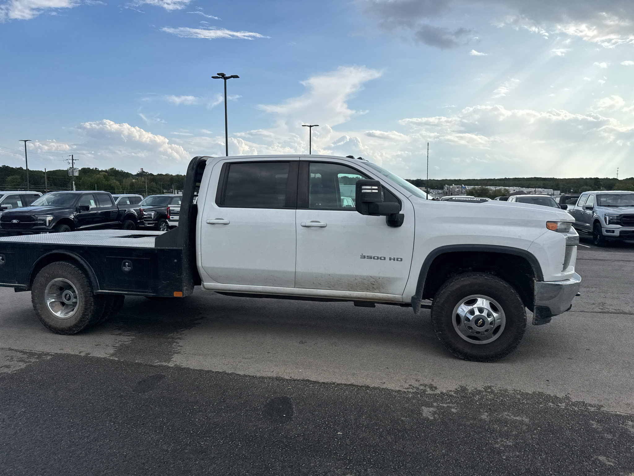 2023 Chevrolet Silverado LT photo 5