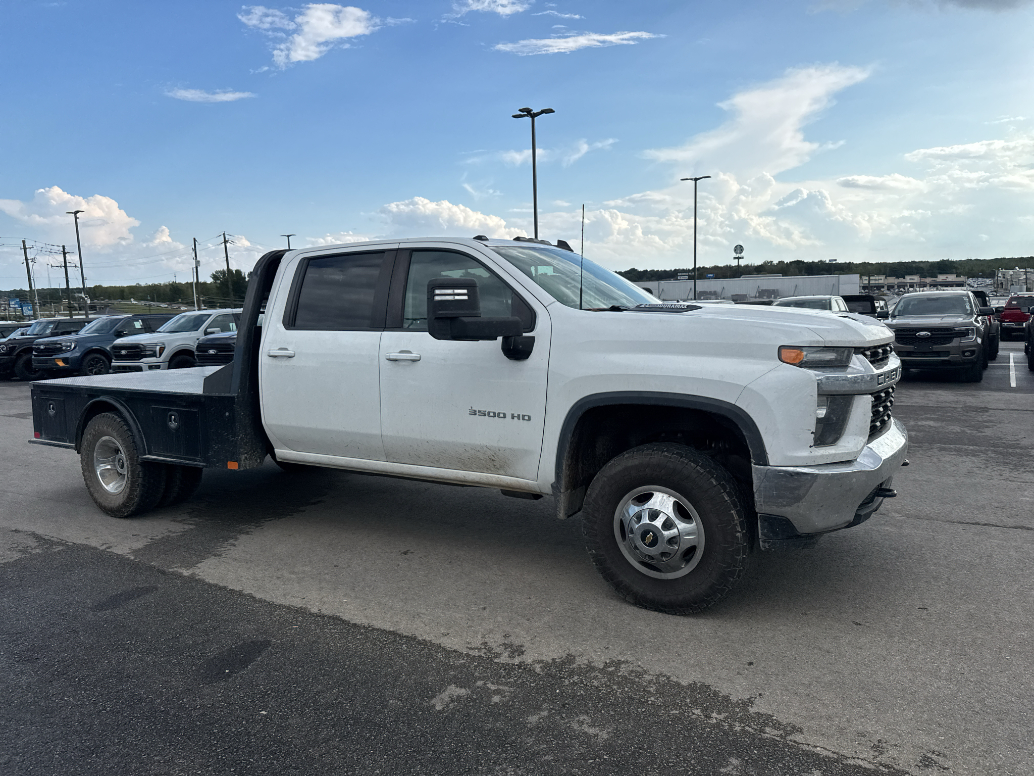 2023 Chevrolet Silverado LT photo 4