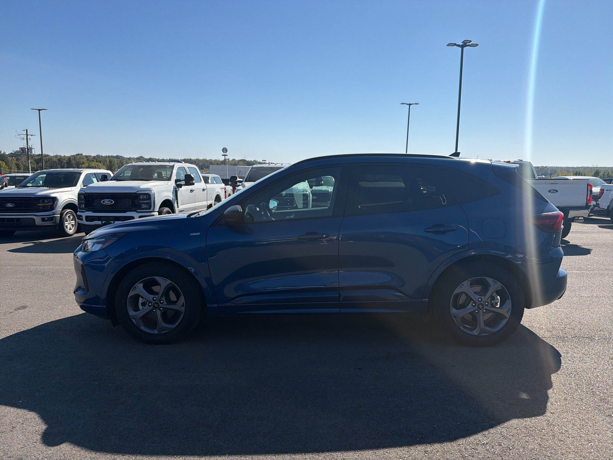 2023 Ford Escape ST-Line photo 2