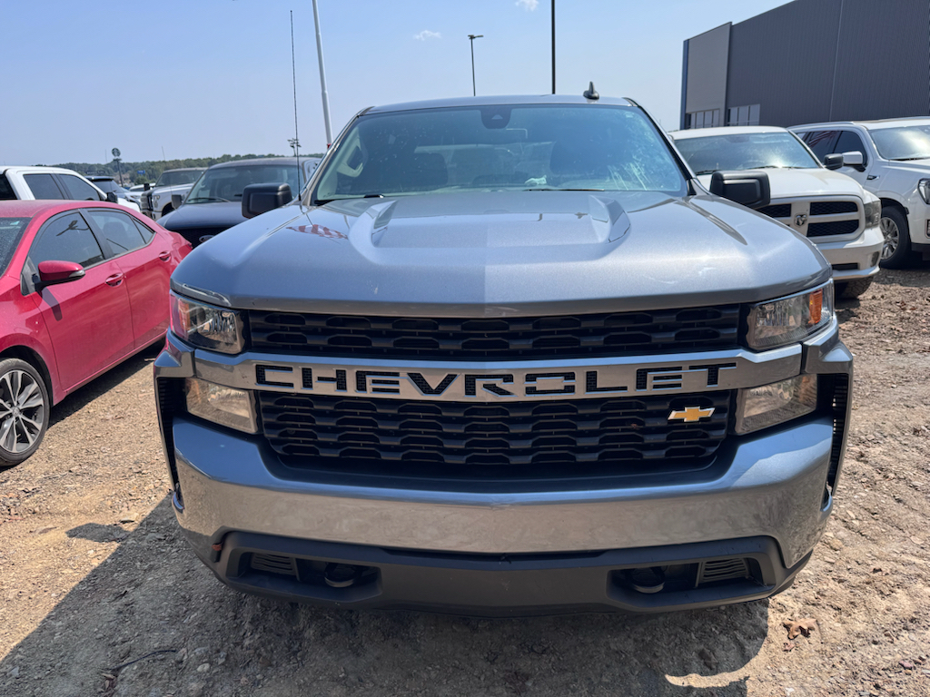 2022 Chevrolet Silverado Custom photo 2