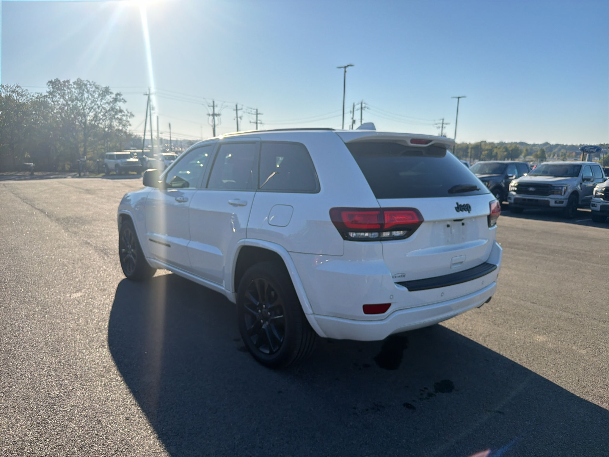 2021 Jeep Grand Cherokee Laredo X photo 3