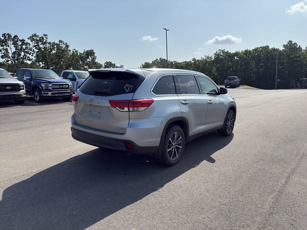 2019 Toyota Highlander XLE photo 3