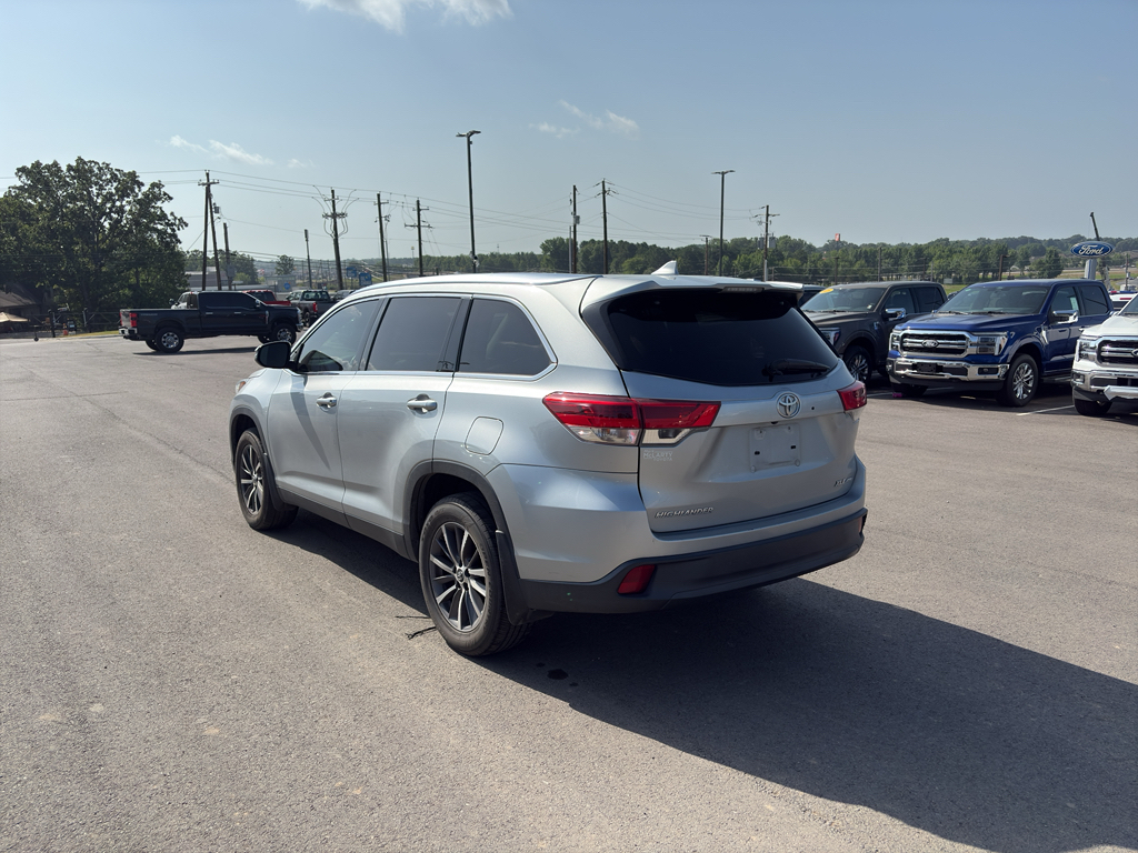 2019 Toyota Highlander XLE photo 2