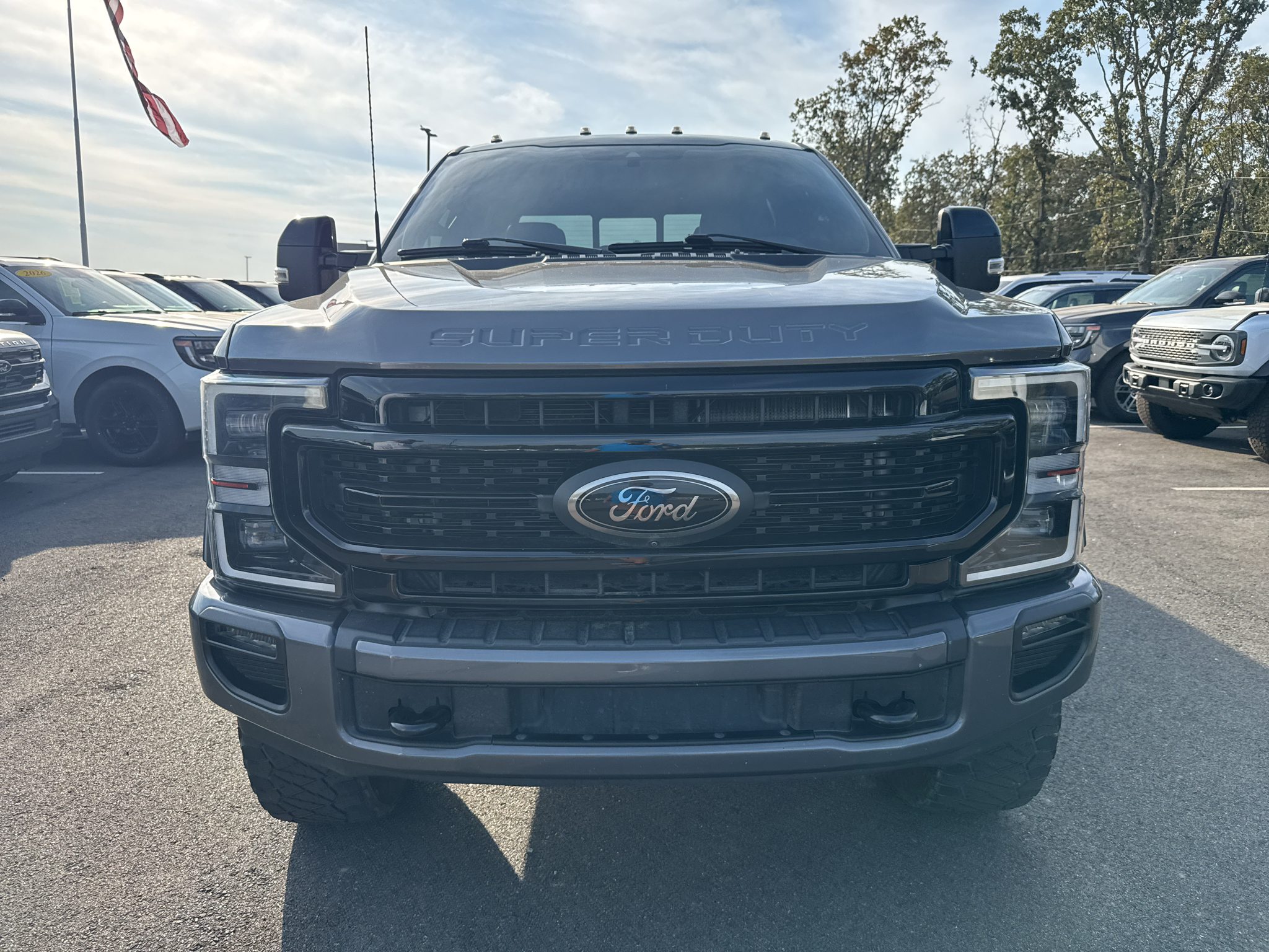 2022 Ford F-250 LARIAT photo 2