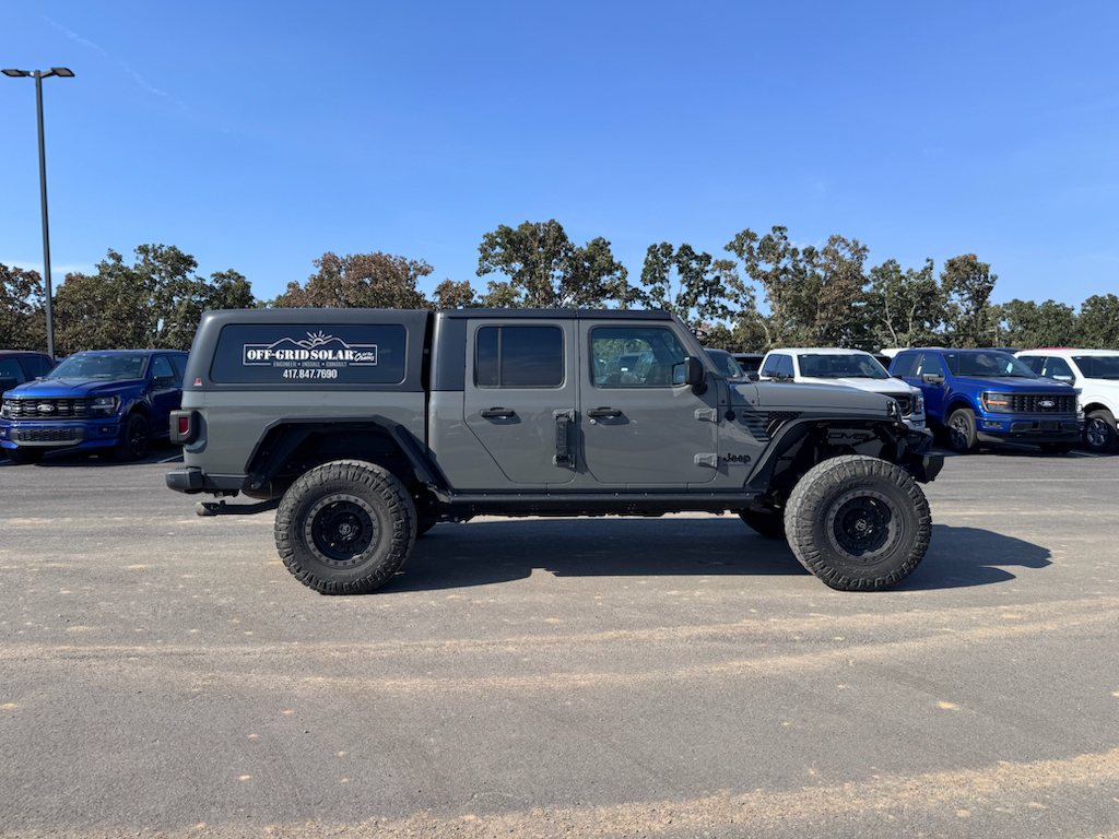 2020 Jeep Gladiator Sport photo 4