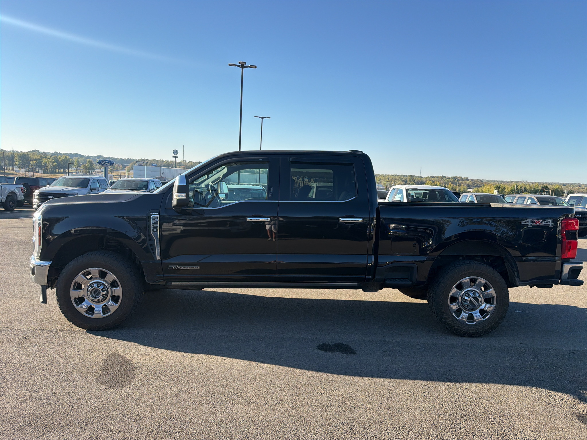 2024 Ford F-350 LARIAT photo 2