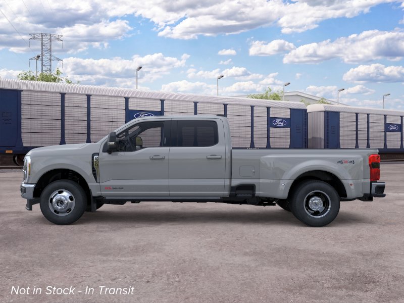 2026 Ford F-350 LARIAT photo 3