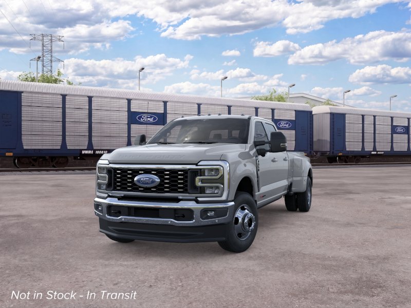 2026 Ford F-350 LARIAT photo 2