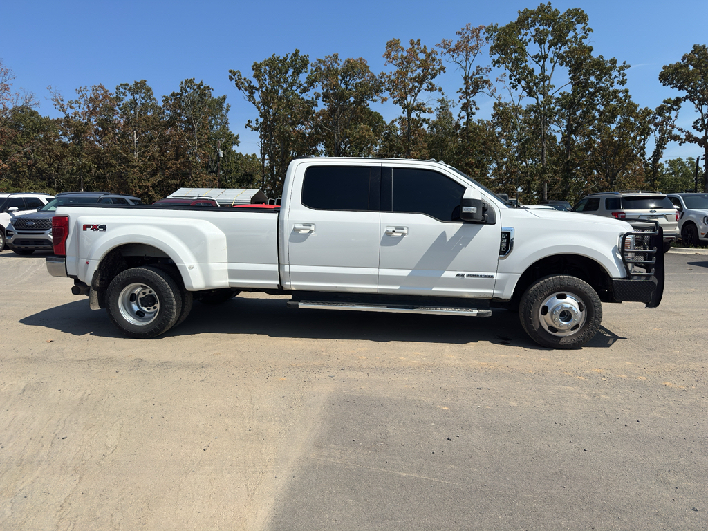2022 Ford F-350 LARIAT photo 4