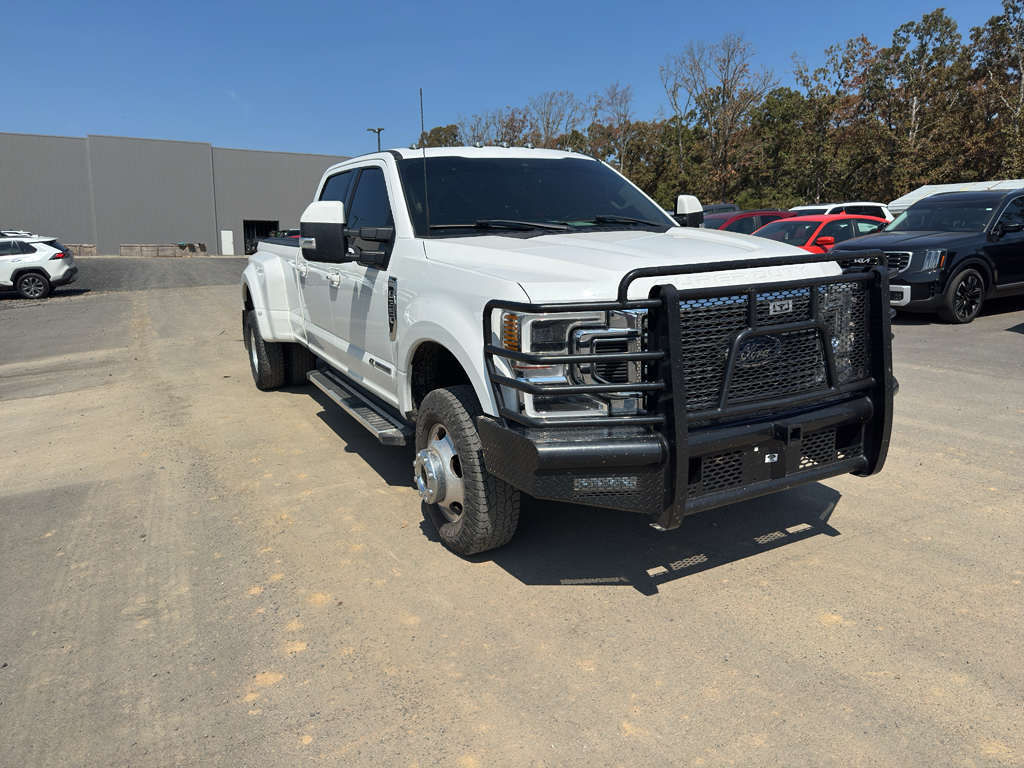 2022 Ford F-350 LARIAT photo 3