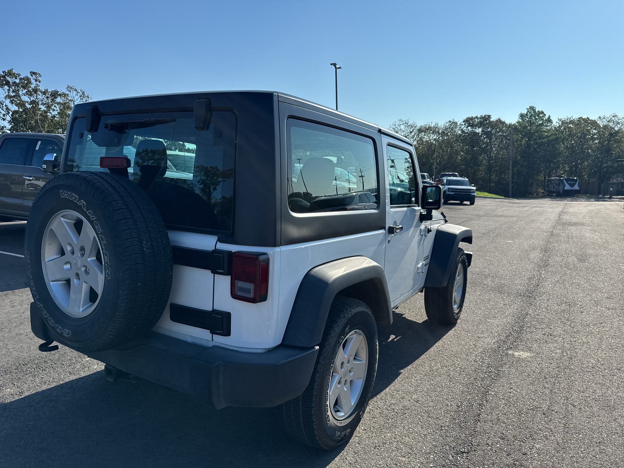 2017 Jeep Wrangler Sport photo 5