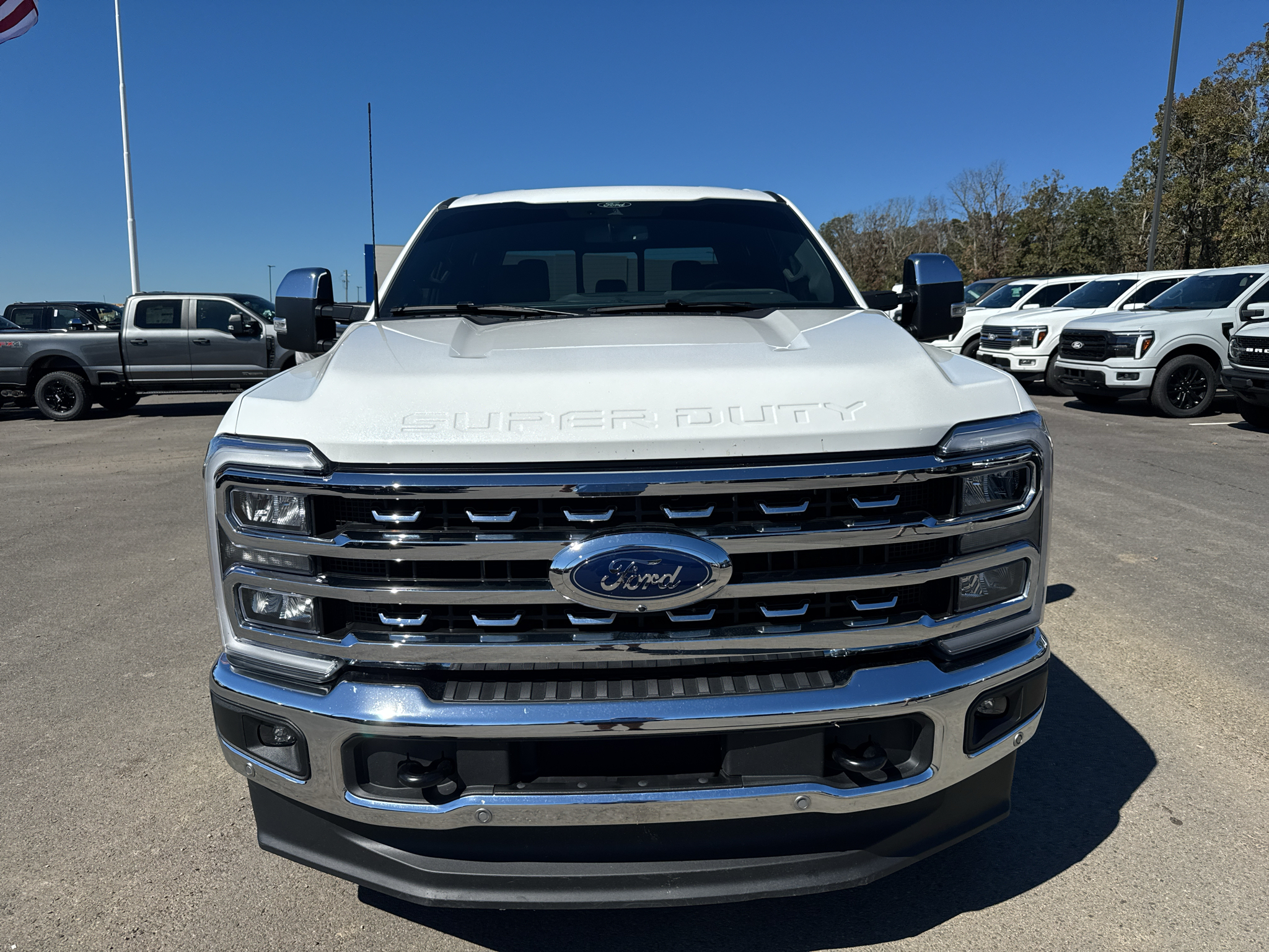 2025 Ford F-250 LARIAT photo 2