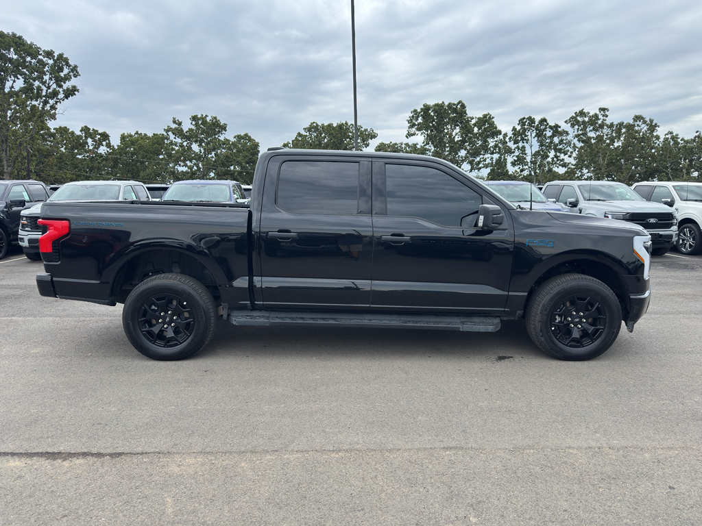 2025 Ford F-150 Lightning XLT photo 4