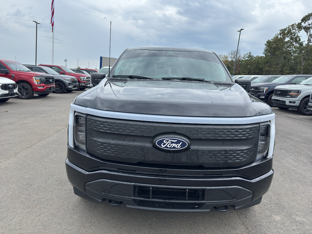 2025 Ford F-150 Lightning XLT photo 2