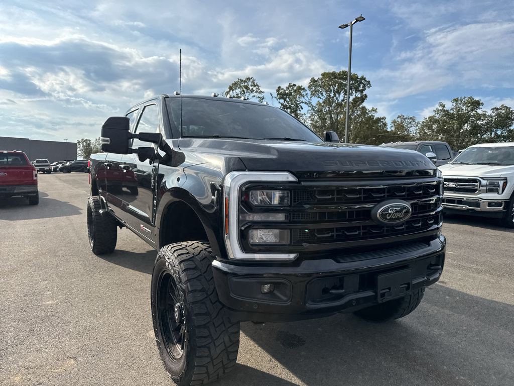 2024 Ford F-350 LARIAT photo 3