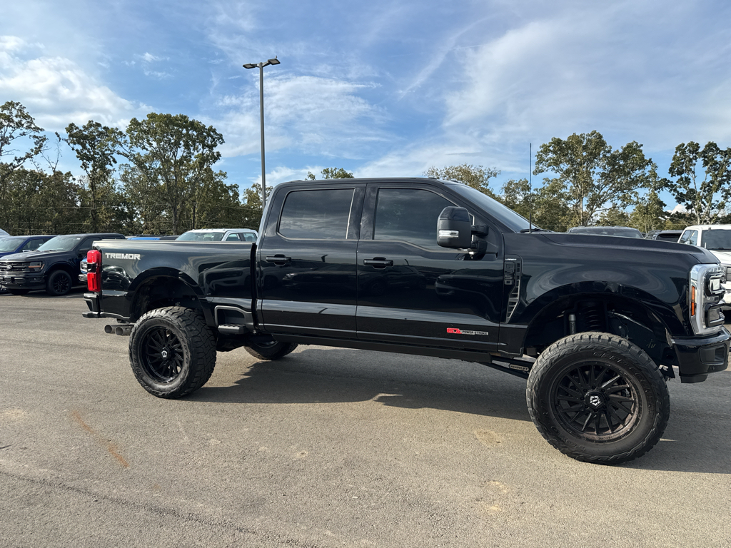 2024 Ford F-350 LARIAT photo 4