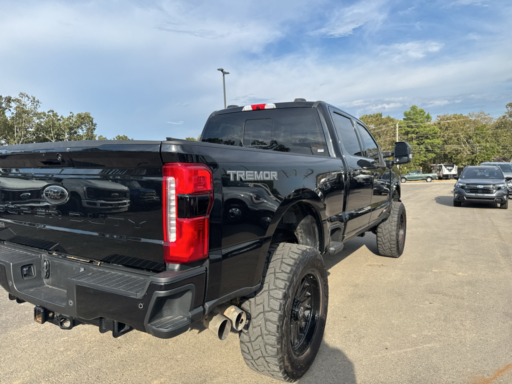 2024 Ford F-350 LARIAT photo 5