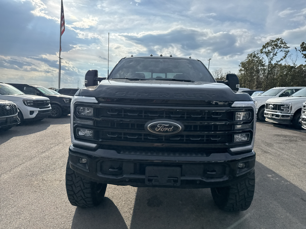 2024 Ford F-350 LARIAT photo 2