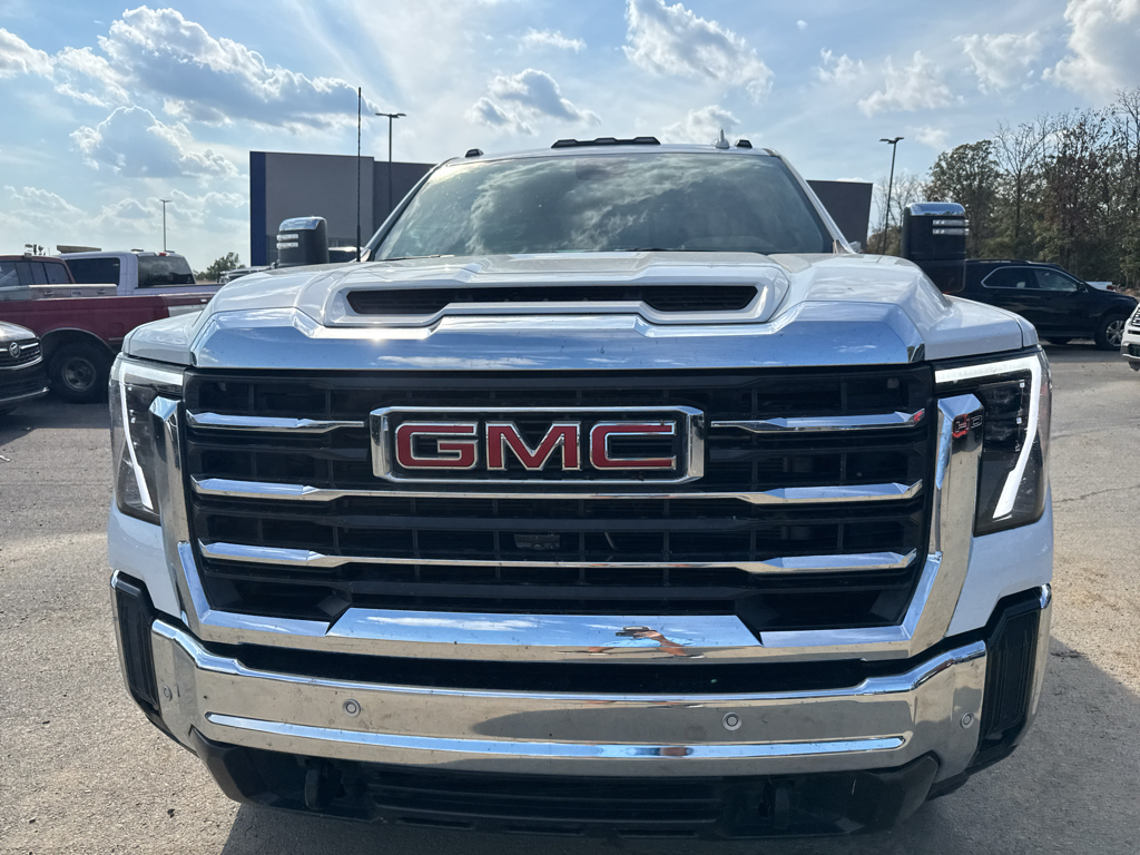 2025 GMC Sierra SLT photo 2