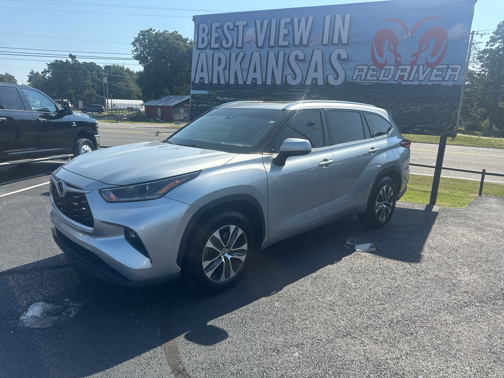 2021 Toyota Highlander XLE photo 1