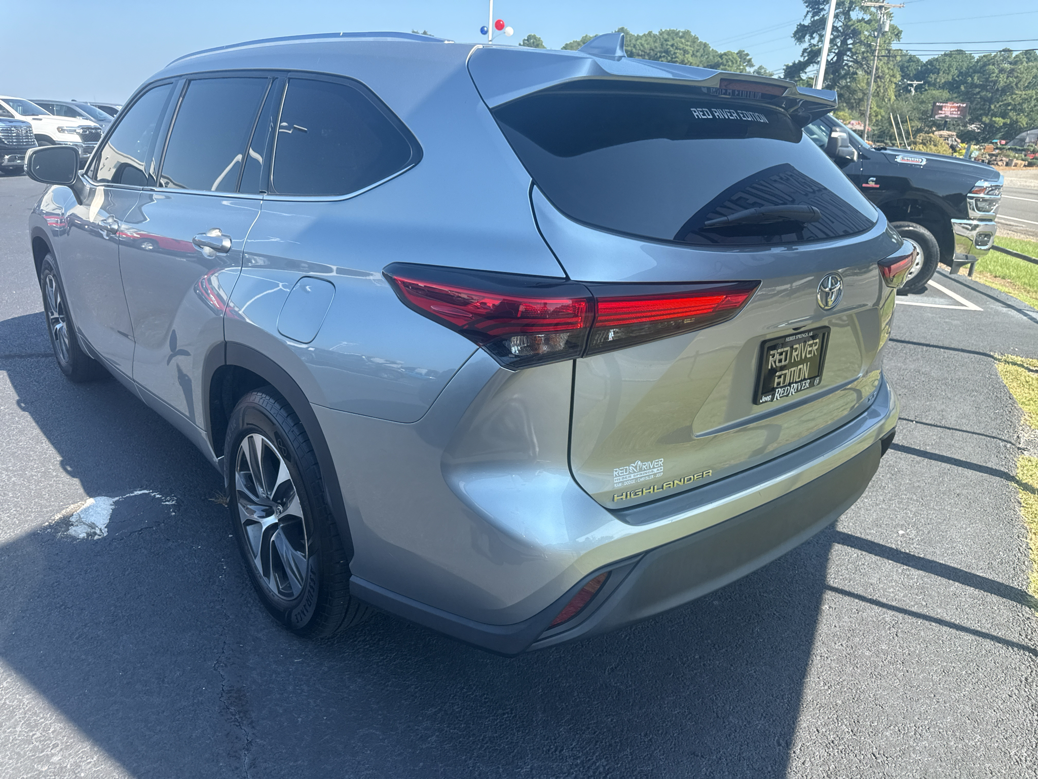 2021 Toyota Highlander XLE photo 6