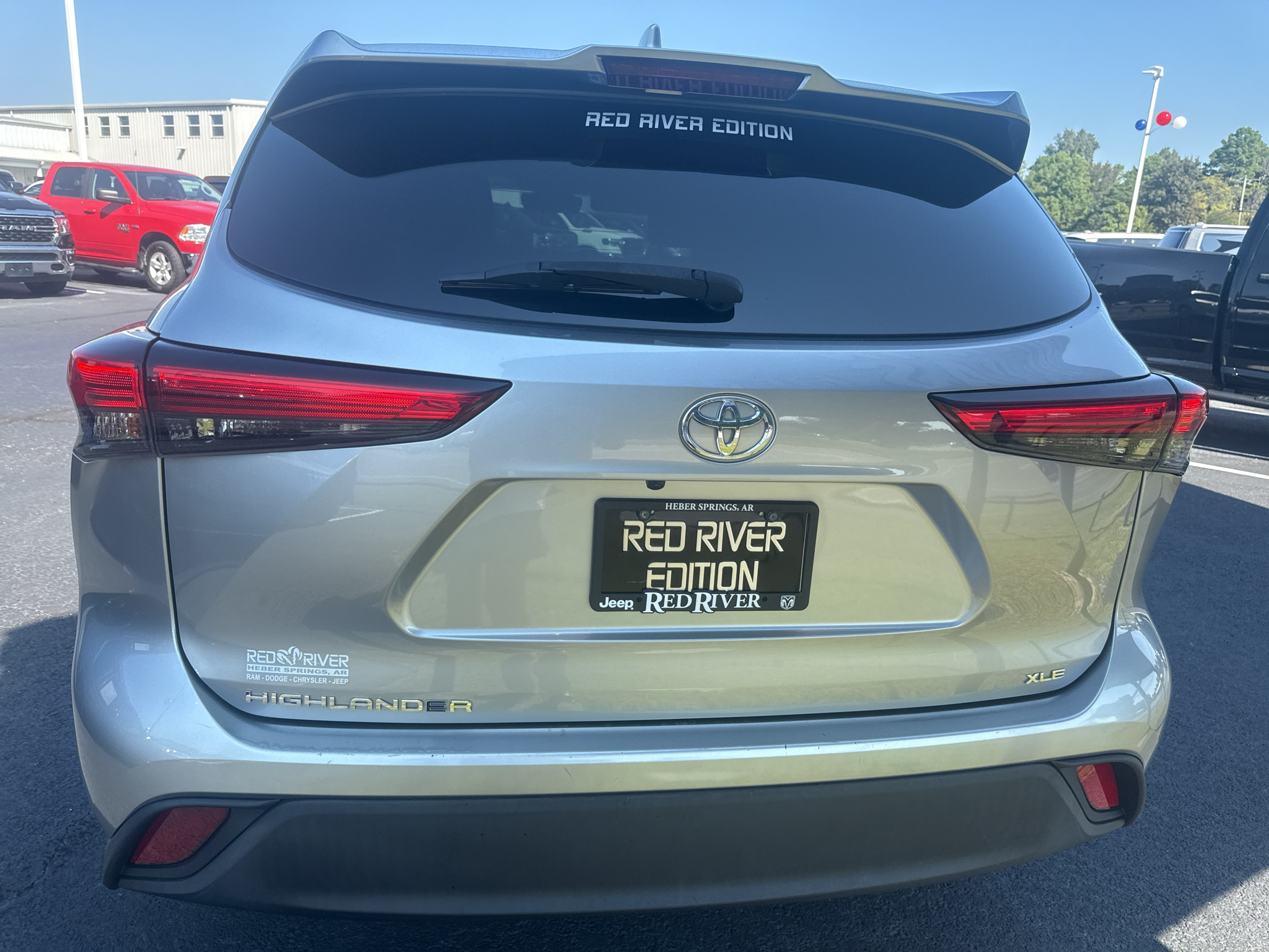 2021 Toyota Highlander XLE photo 5