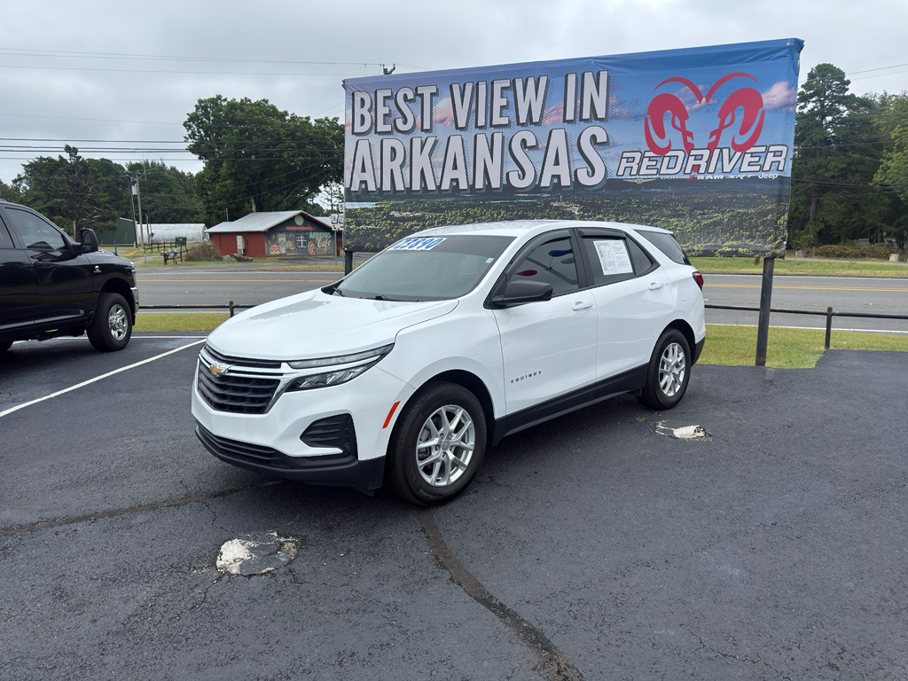 2024 Chevrolet Equinox LS photo 1