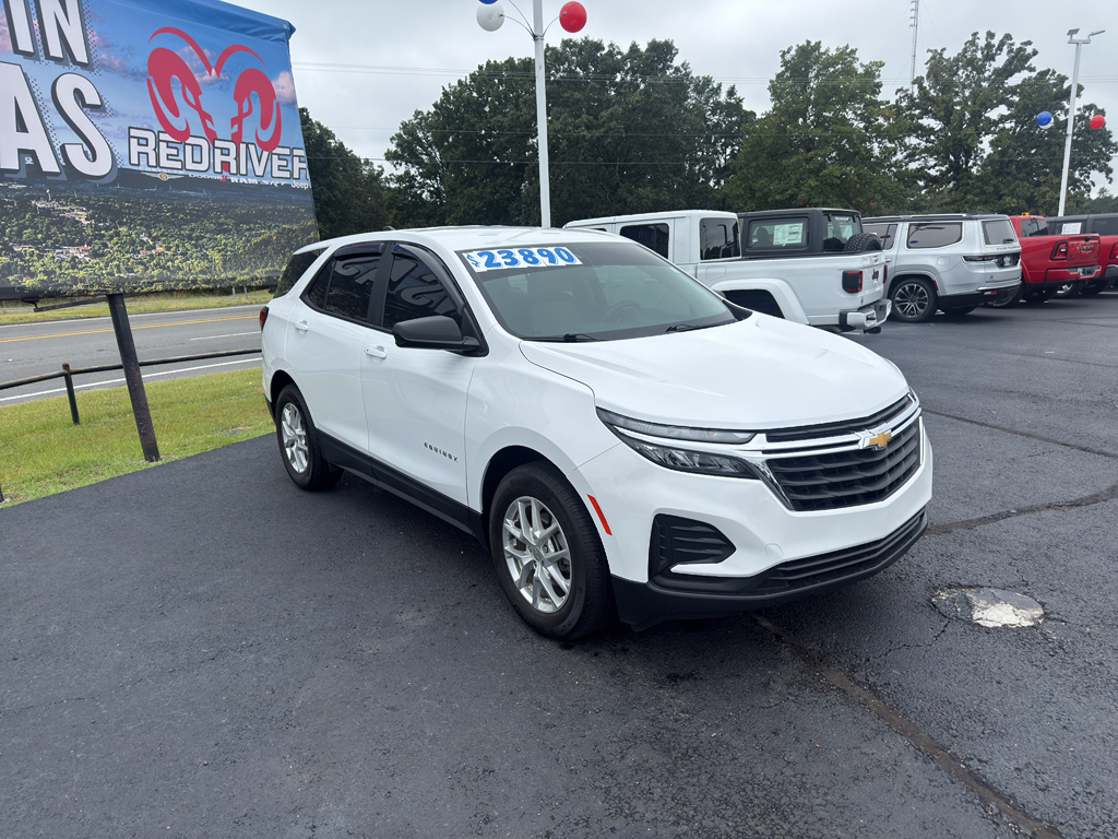 2024 Chevrolet Equinox LS photo 3
