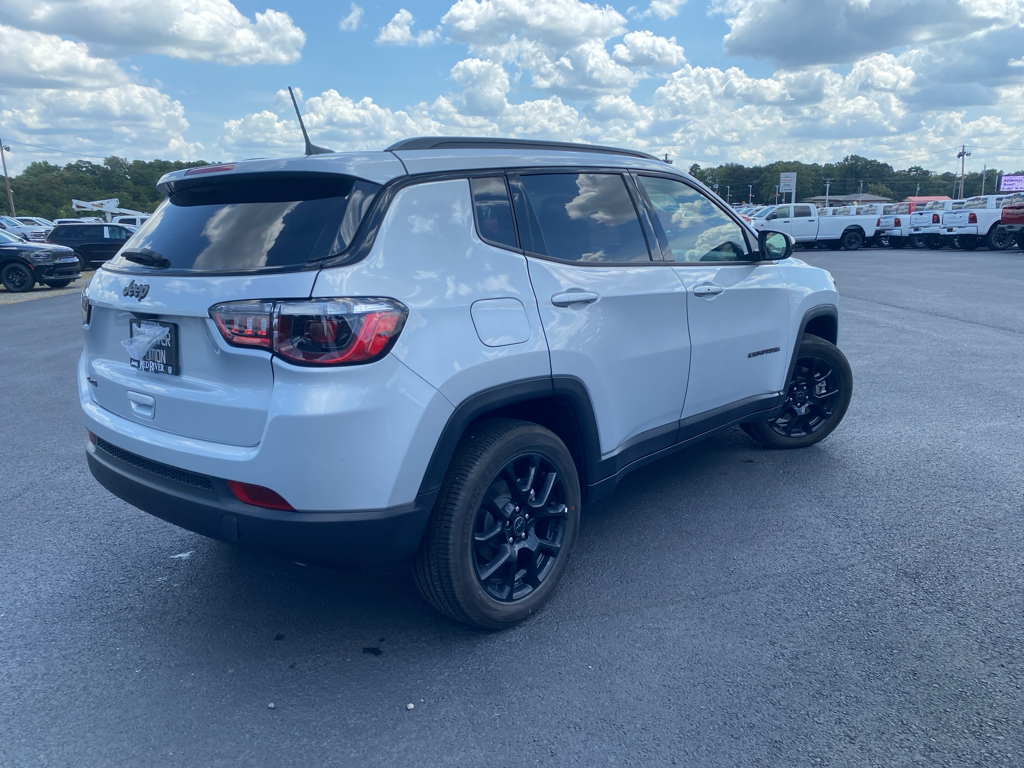 2026 Jeep Compass Latitude Altitude photo 5