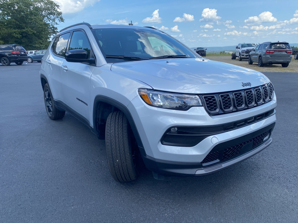 2026 Jeep Compass Latitude Altitude photo 3