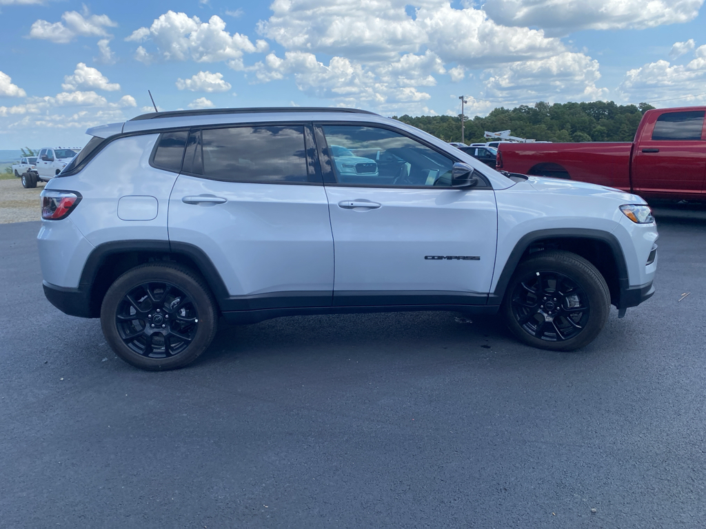 2026 Jeep Compass Latitude Altitude photo 4