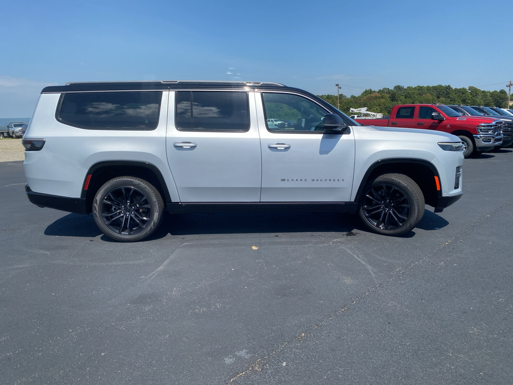 2026 Jeep Grand Wagoneer L Summit Obsidian photo 4