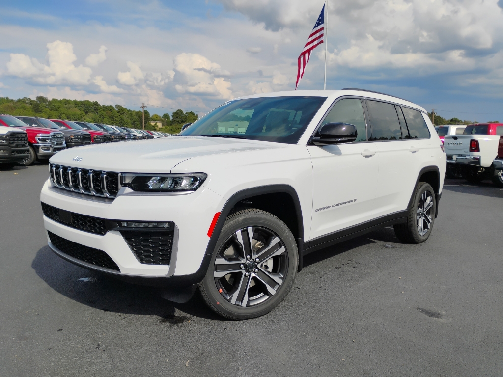 2027 Jeep Grand Cherokee L Limited photo 1
