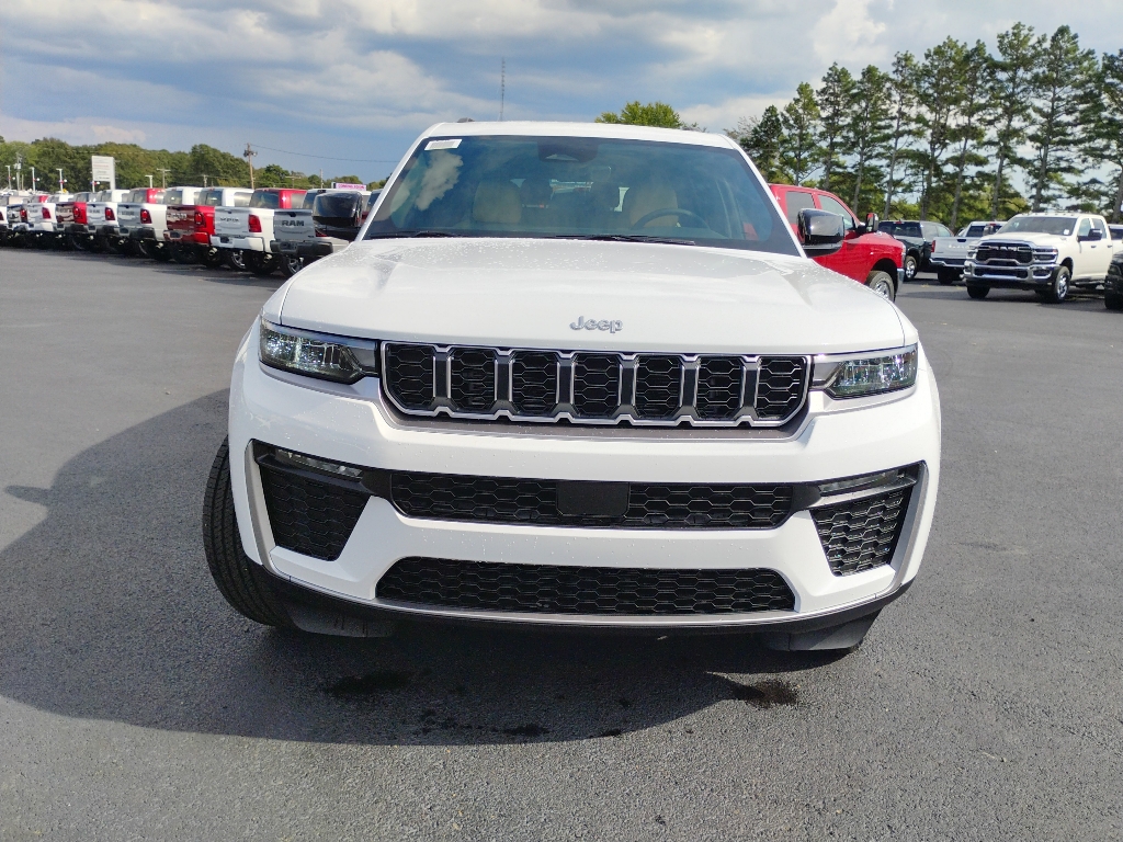 2027 Jeep Grand Cherokee L Limited photo 2