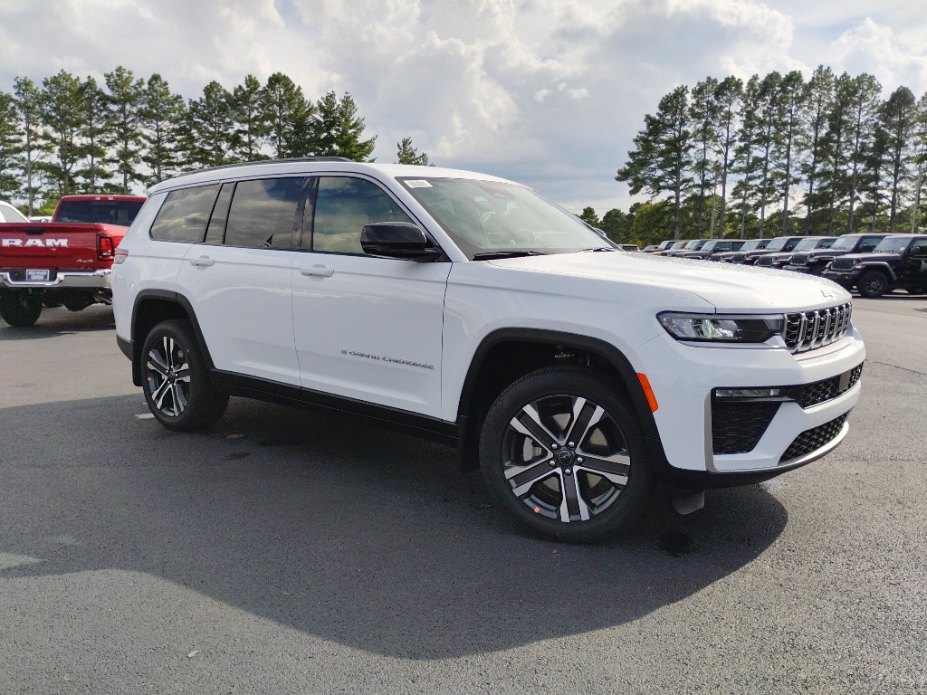 2027 Jeep Grand Cherokee L Limited photo 3