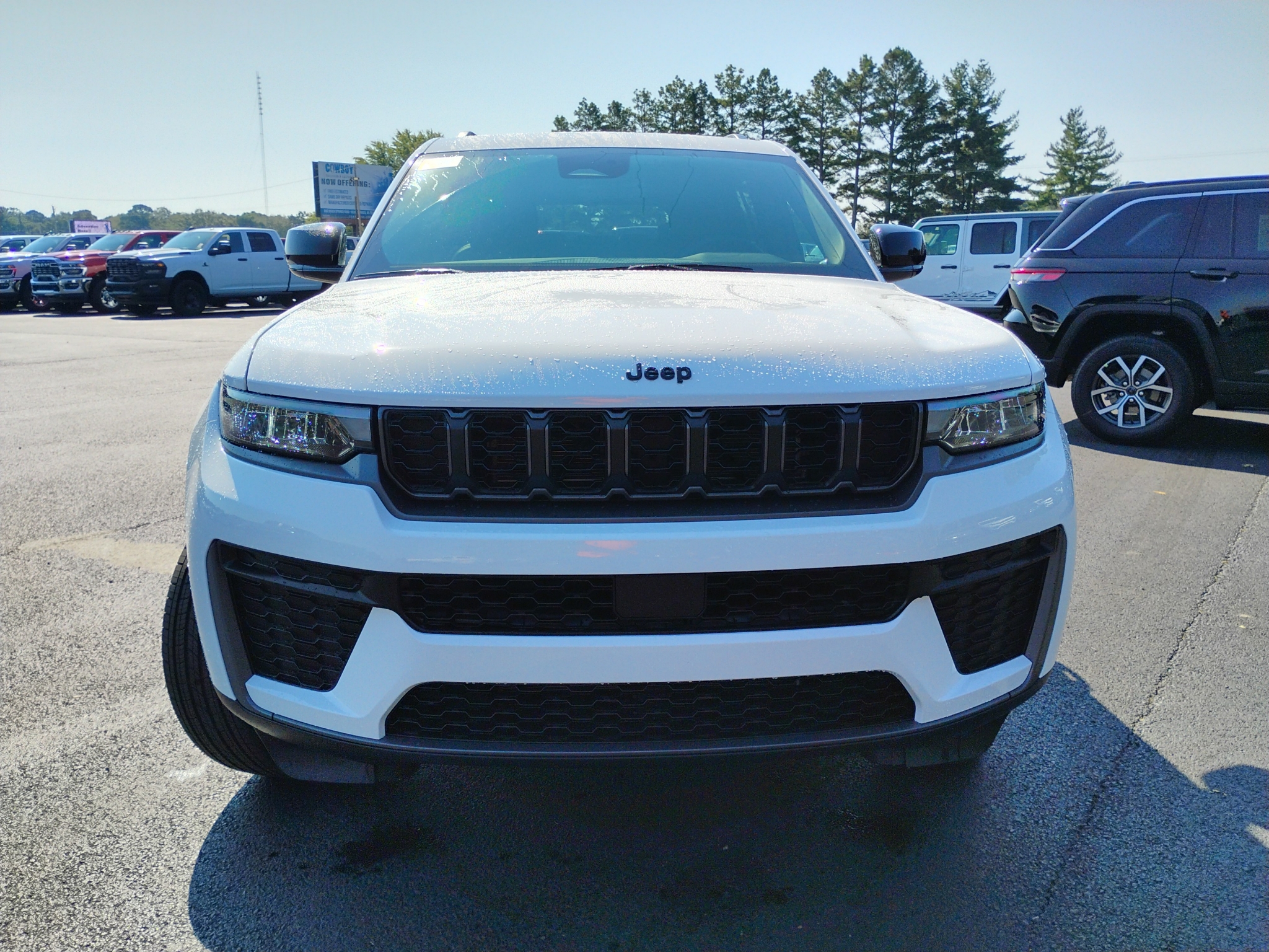 2027 Jeep Grand Cherokee L Laredo Altitude photo 2