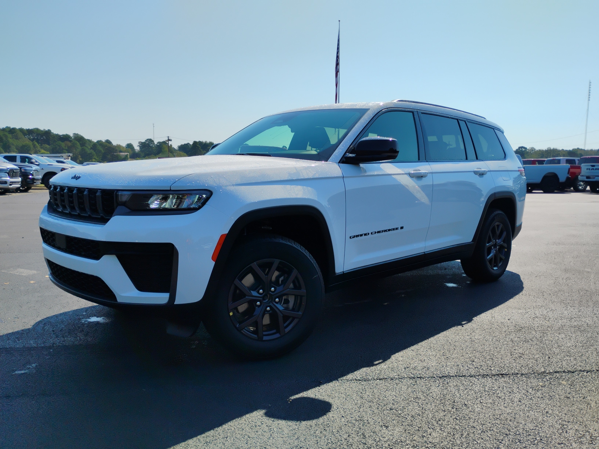 2027 Jeep Grand Cherokee L Laredo Altitude photo 1