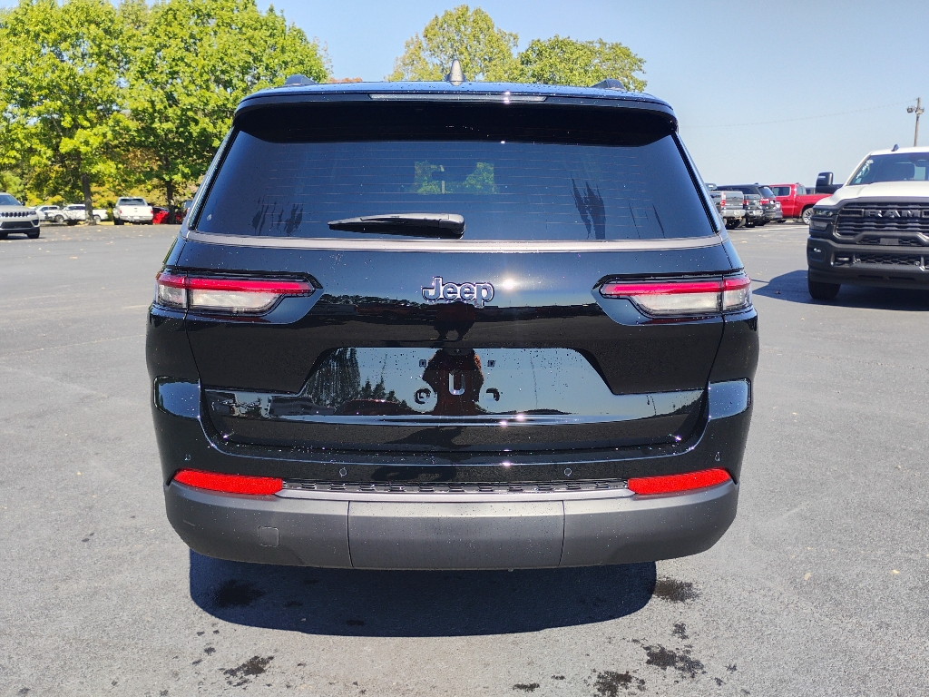 2027 Jeep Grand Cherokee L Laredo Altitude photo 6