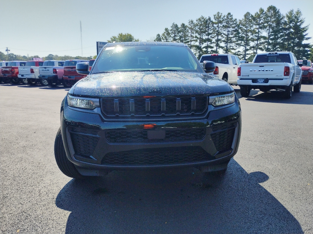 2027 Jeep Grand Cherokee L Laredo Altitude photo 2
