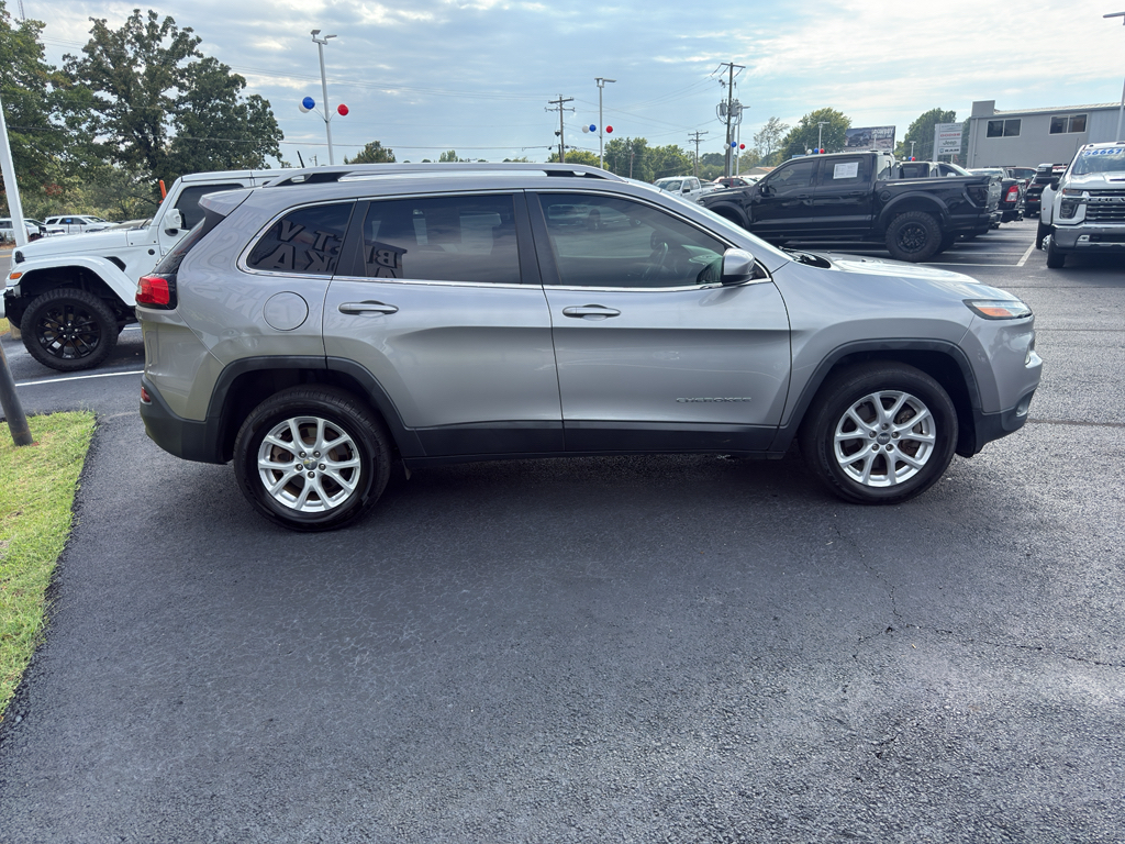 2017 Jeep Cherokee Latitude photo 4
