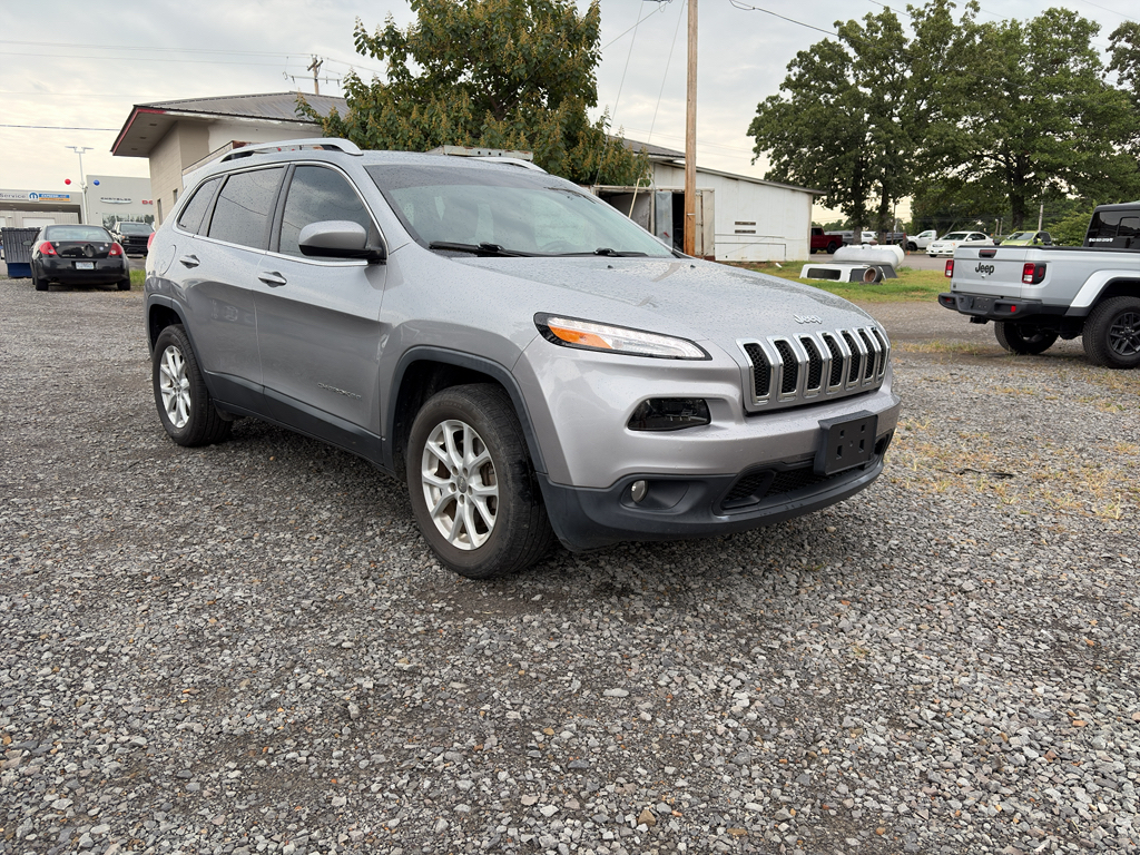 2017 Jeep Cherokee Latitude photo 2