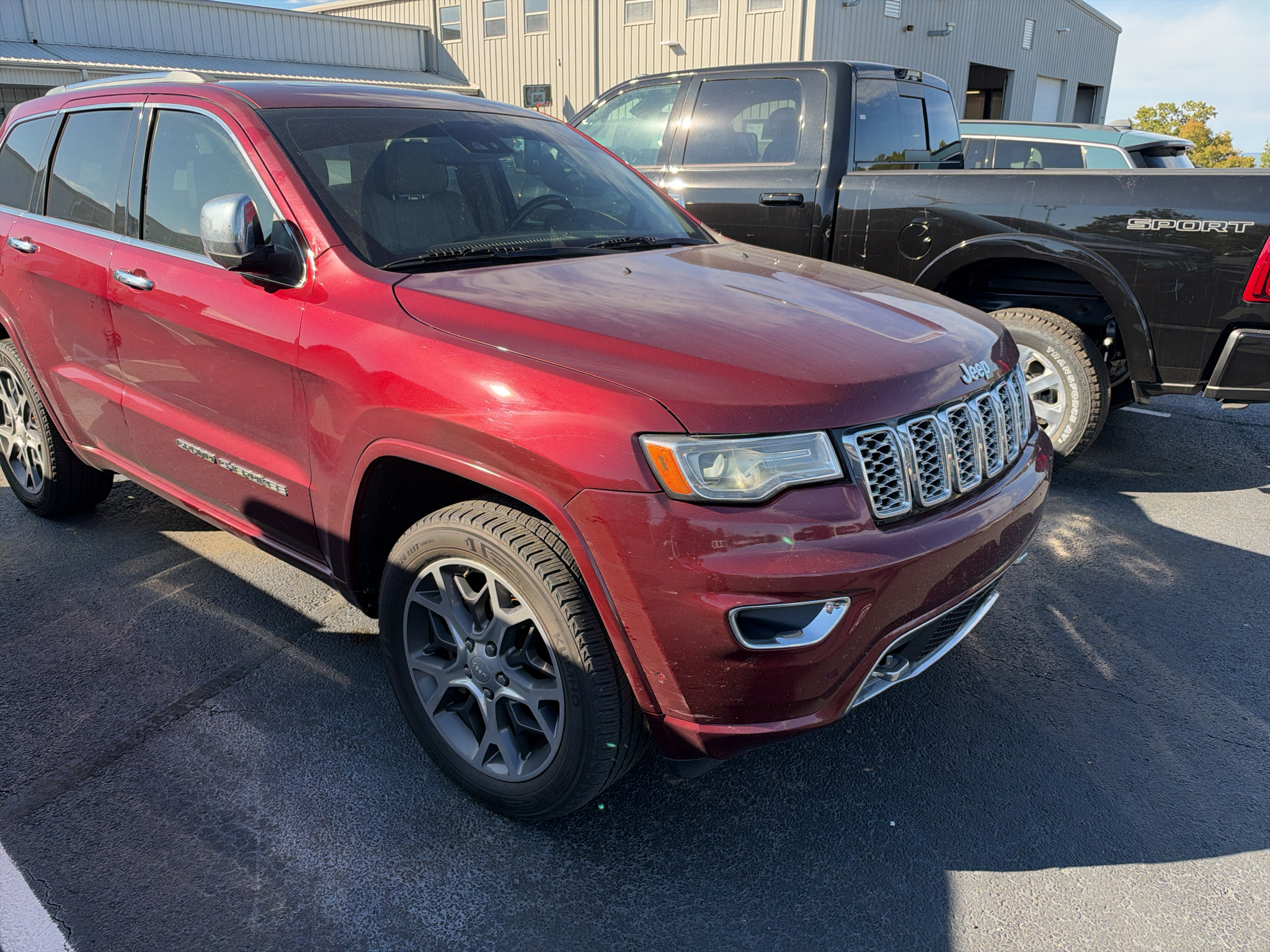 2019 Jeep Grand Cherokee Overland photo 2