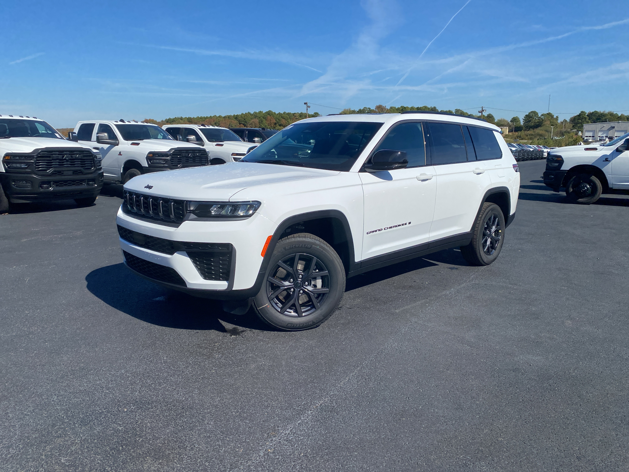 2027 Jeep Grand Cherokee L Laredo Altitude photo 1